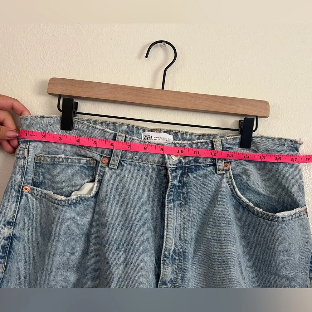 Zara Distressed High-Waisted Jeans | Light Wash | Size US 14 - Picture 4 of 6